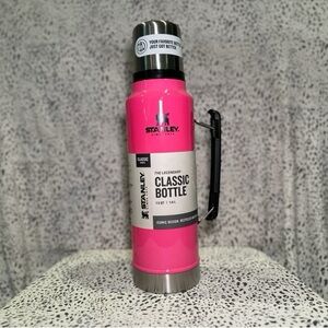 Stanley neon classic legendary bottle 1.5 QT neon pink